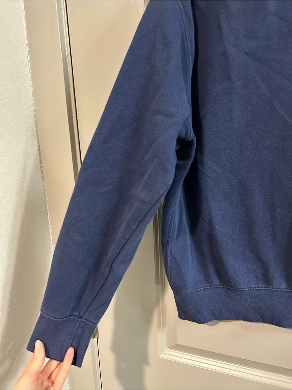 Nike Men's Navy Blue Crewneck Sweatshirt with White Logo - Picture 4 of 5
